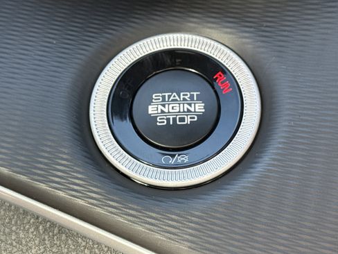 New 2025 Jeep Grand Cherokee L Altitude image 21