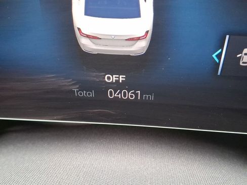 Used 2025 BMW i5 xDrive40 w/ Executive Package image 12