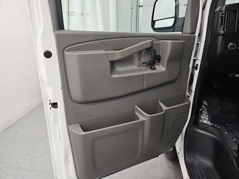 Used 2017 Chevrolet Express 3500 LT w/ LT Preferred Equipment Group RWD image 11