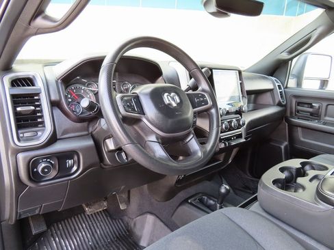 Used 2024 RAM 3500 Tradesman w/ Chrome Appearance Group image 25