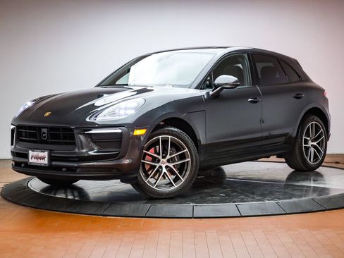 Certified 2025 Porsche Macan AWD/4WD image 1