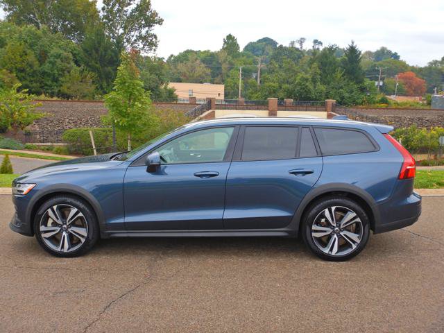 Used 2025 Volvo V60 B5 Cross Country Plus AWD/4WD image 8