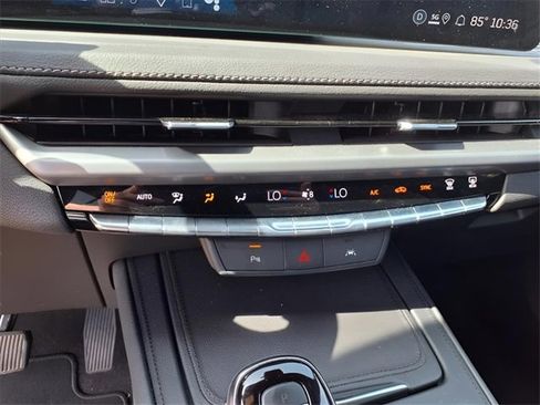 Used 2025 Cadillac XT4 Premium Luxury image 13