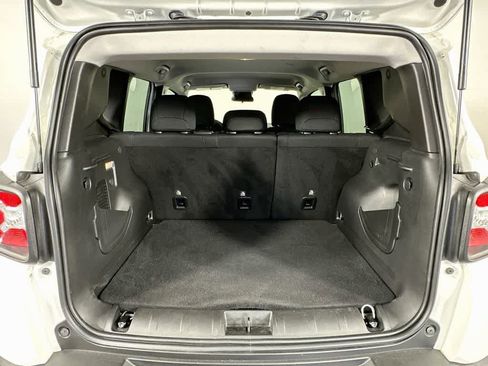 Used 2023 Jeep Renegade Latitude AWD/4WD image 20