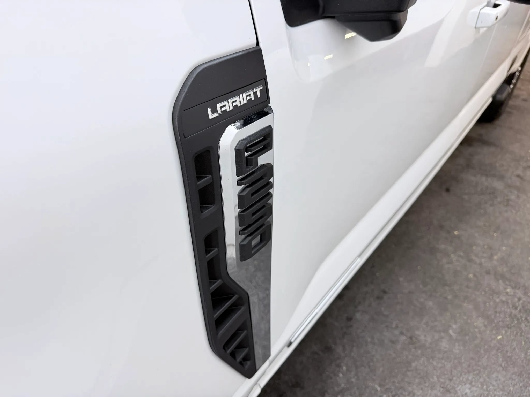 Used 2023 Ford F250 Lariat w/ Lariat Ultimate Package AWD/4WD image 5