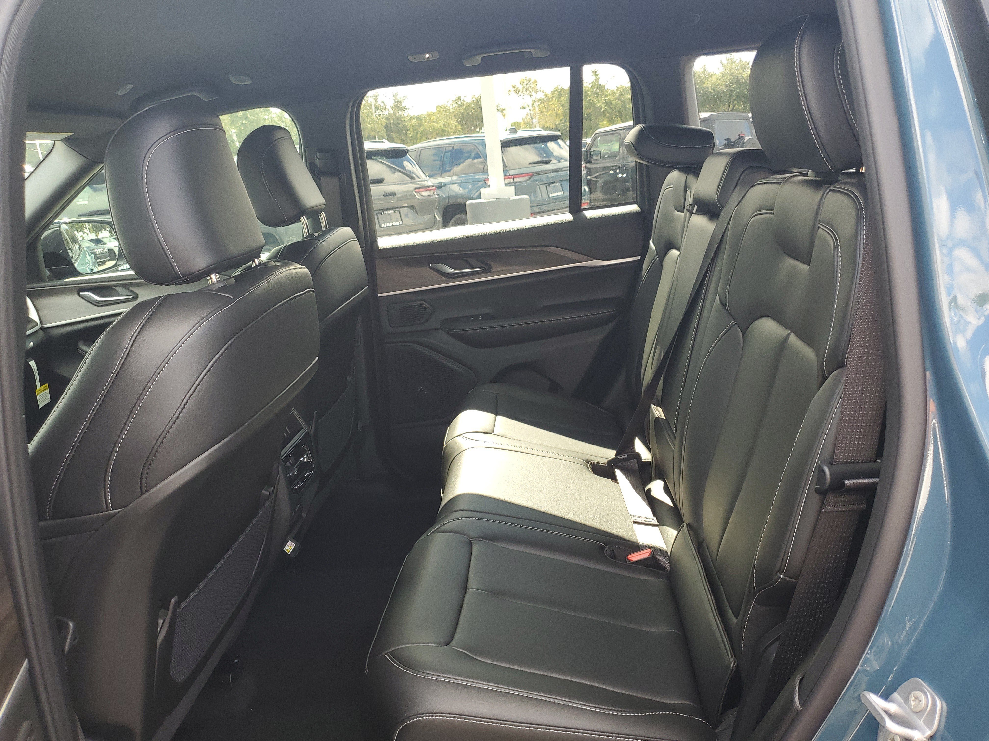 New 2027 Jeep Grand Cherokee Limited RWD image 8