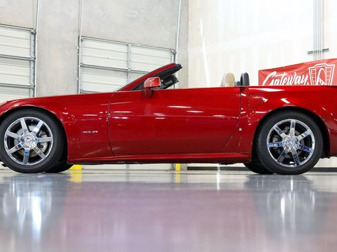 Used 2008 Cadillac XLR RWD image 4