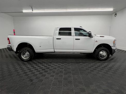 Used 2024 RAM 3500 Tradesman w/ Chrome Appearance Group AWD/4WD image 7