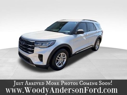 Used 2025 Ford Explorer Active RWD image 1