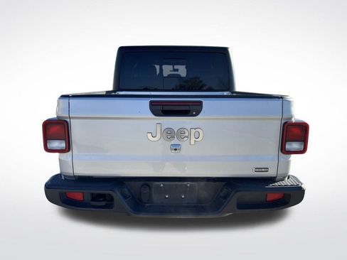 Used 2023 Jeep Gladiator Overland image 8