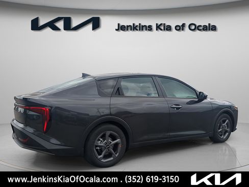 New 2025 Kia K4 LXS image 3