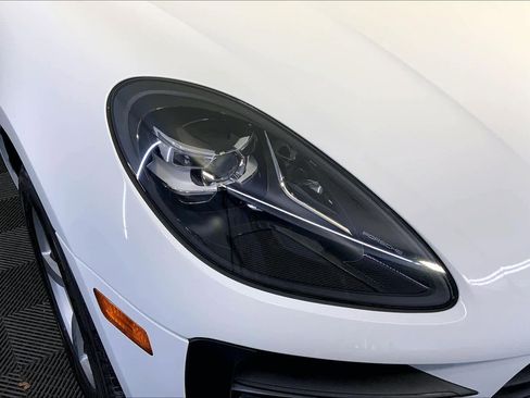 Used 2021 Porsche Macan image 12