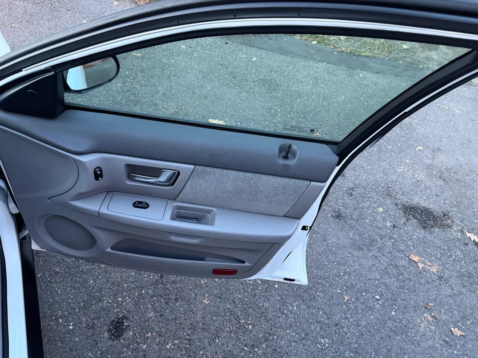 Used 2001 Ford Taurus SES FWD image 22
