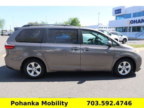 Used 2017 Toyota Sienna LE FWD image 10