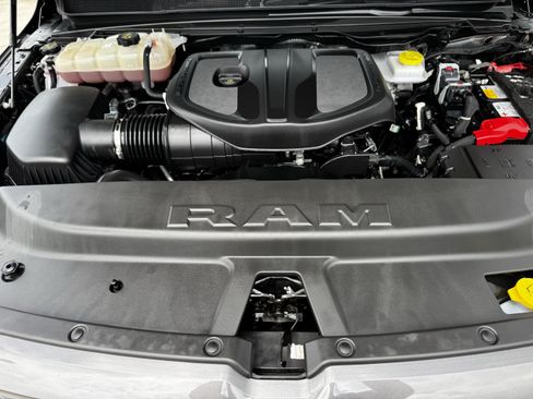 Used 2025 RAM 1500 Laramie w/ Sport Appearance Package AWD/4WD image 33