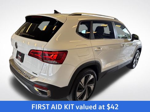 Certified 2024 Volkswagen Taos SE image 5