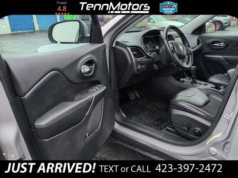 Used 2019 Jeep Cherokee Latitude Plus w/ Cold Weather Group image 23