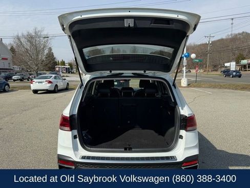 Certified 2023 Volkswagen Taos SE w/ Panoramic Sunroof Package image 18
