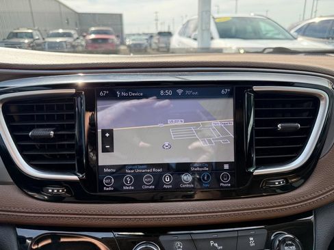 Used 2018 Chrysler Pacifica Limited FWD image 13