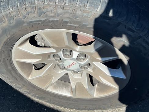 Used 2015 GMC Canyon SLE w/ SLE Convenience Package image 12