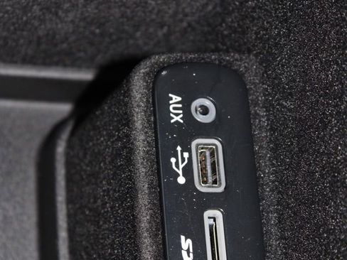 Used 2015 Dodge Charger SXT image 39