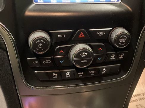 Used 2020 Jeep Grand Cherokee Laredo image 20