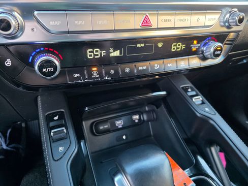 Used 2022 Kia Telluride EX w/ EX Premium Package image 19