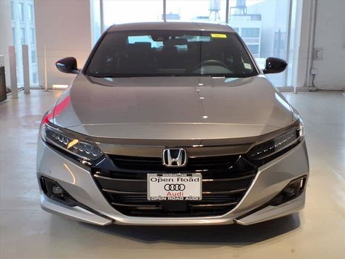 Used 2022 Honda Accord Sport image 2