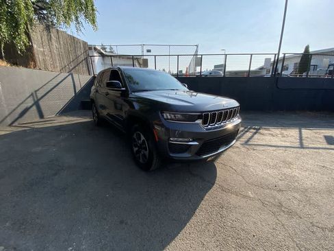 Used 2024 Jeep Grand Cherokee Limited 4xe AWD/4WD image 8