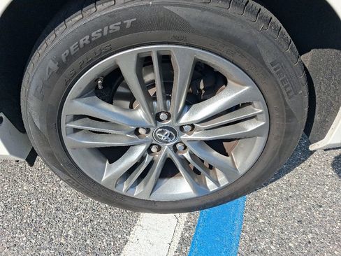 Used 2017 Toyota Camry SE FWD image 11