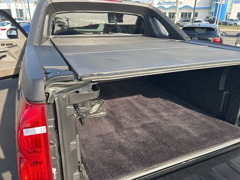 Used 2005 Chevrolet Avalanche Z71 w/ Sun And Sound Package image 26