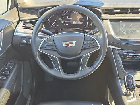 Used 2017 Cadillac XT5 Luxury w/ Driver Awareness Package AWD/4WD image 32