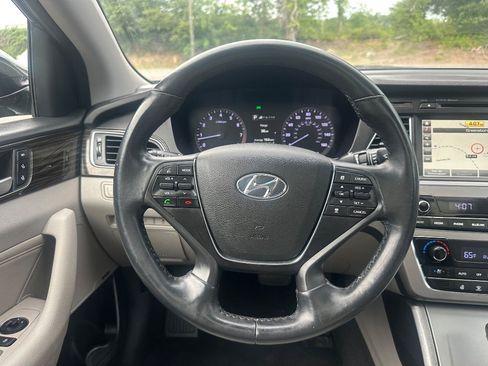 Used 2016 Hyundai Sonata Limited w/ Option Group 05 FWD image 26
