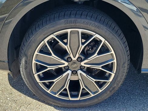 Certified 2025 Audi Q5 Premium Plus w/ Premium Plus image 9