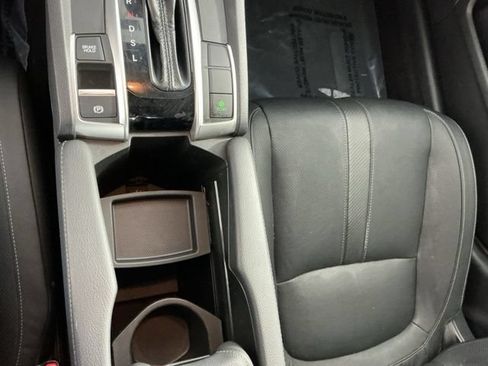 Used 2018 Honda Civic Touring image 28