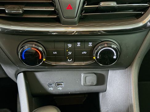 Used 2025 Buick Encore GX Preferred image 23