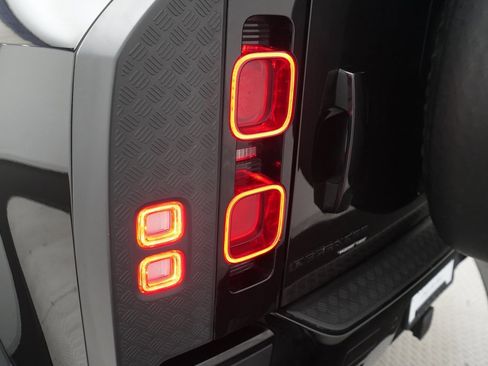 Used 2020 Land Rover Defender 110 HSE image 31