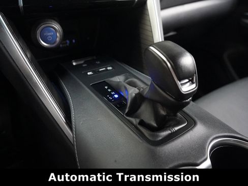 Used 2022 Toyota Venza Limited image 28