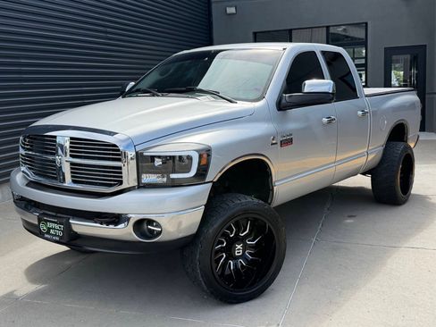 Used 2009 Dodge Ram 2500 Truck SLT w/ Trailer Tow Group AWD/4WD image 2