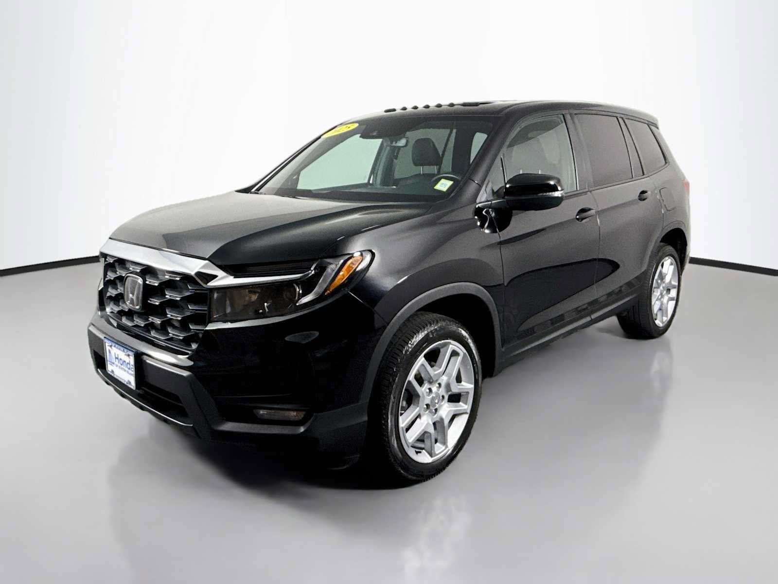 Certified 2025 Honda Passport EX-L image 3