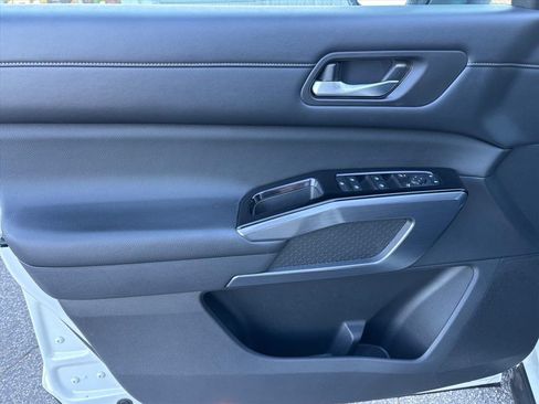 Used 2022 Nissan Pathfinder SL image 9