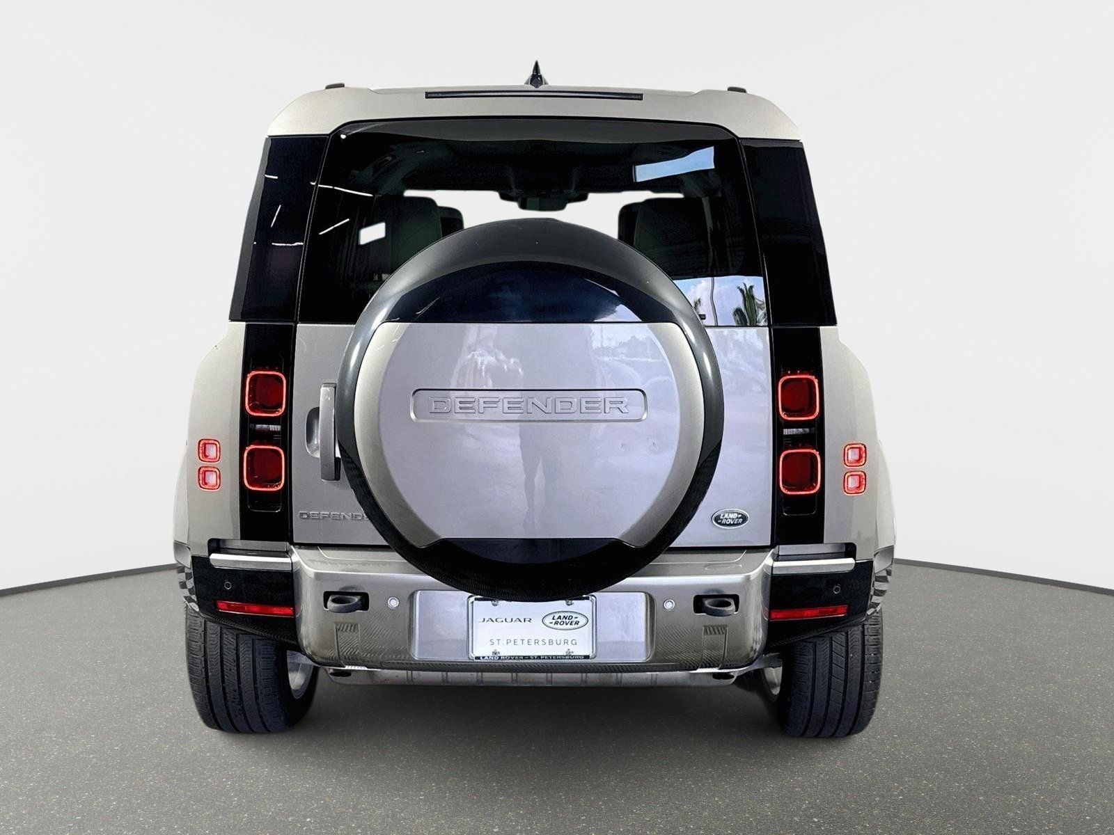 Used 2023 Land Rover Defender 110 S AWD/4WD image 7