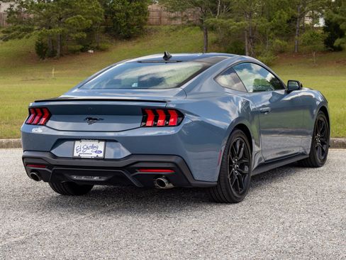Used 2025 Ford Mustang Coupe RWD image 6