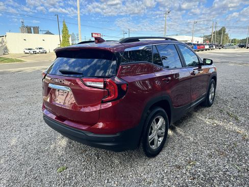 Used 2024 GMC Terrain SLE w/ Driver Convenience Package image 6
