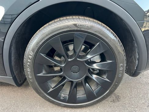 Used 2023 Tesla Model Y 2WD image 16