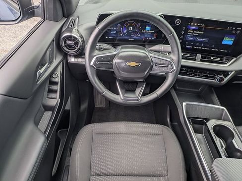 Used 2025 Chevrolet Equinox LT FWD image 16