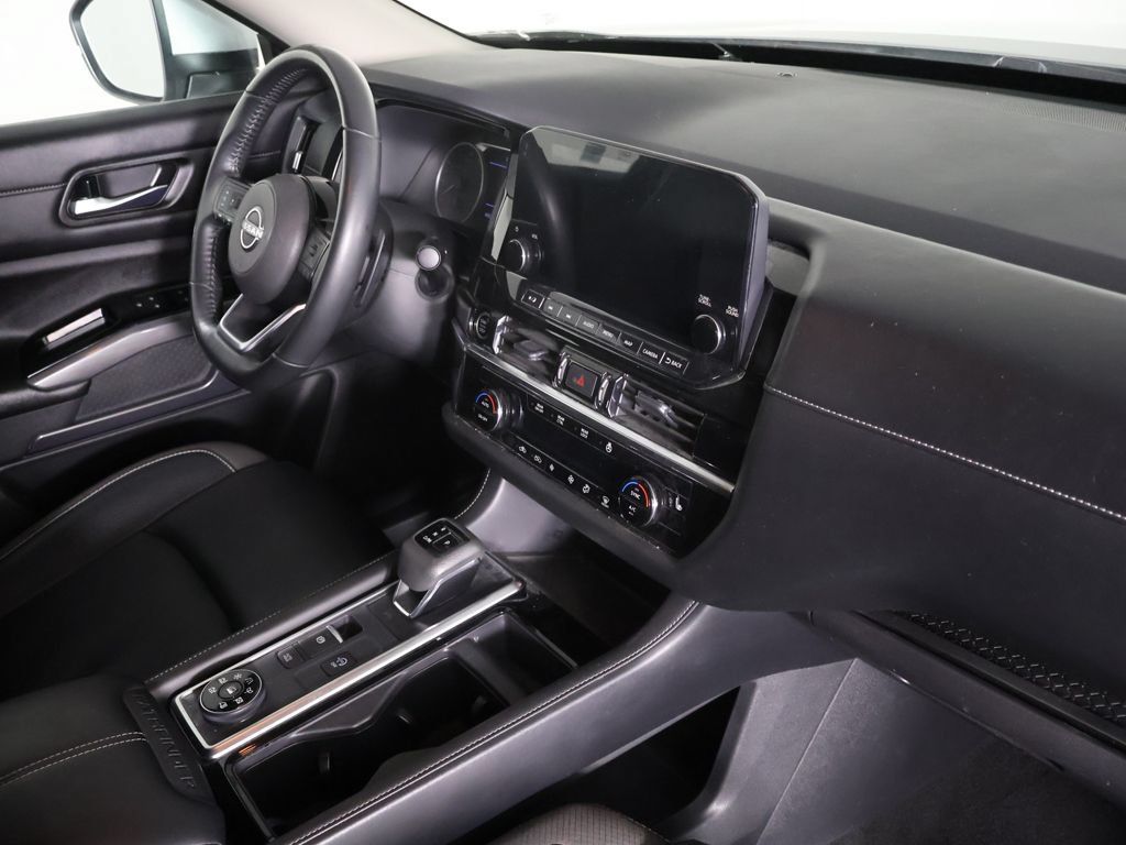 Used 2023 Nissan Pathfinder SL AWD/4WD image 28