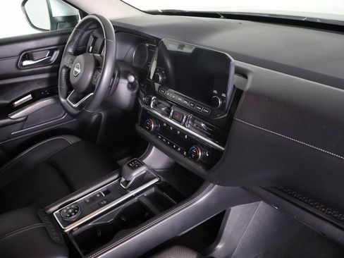 Used 2023 Nissan Pathfinder SL AWD/4WD image 28