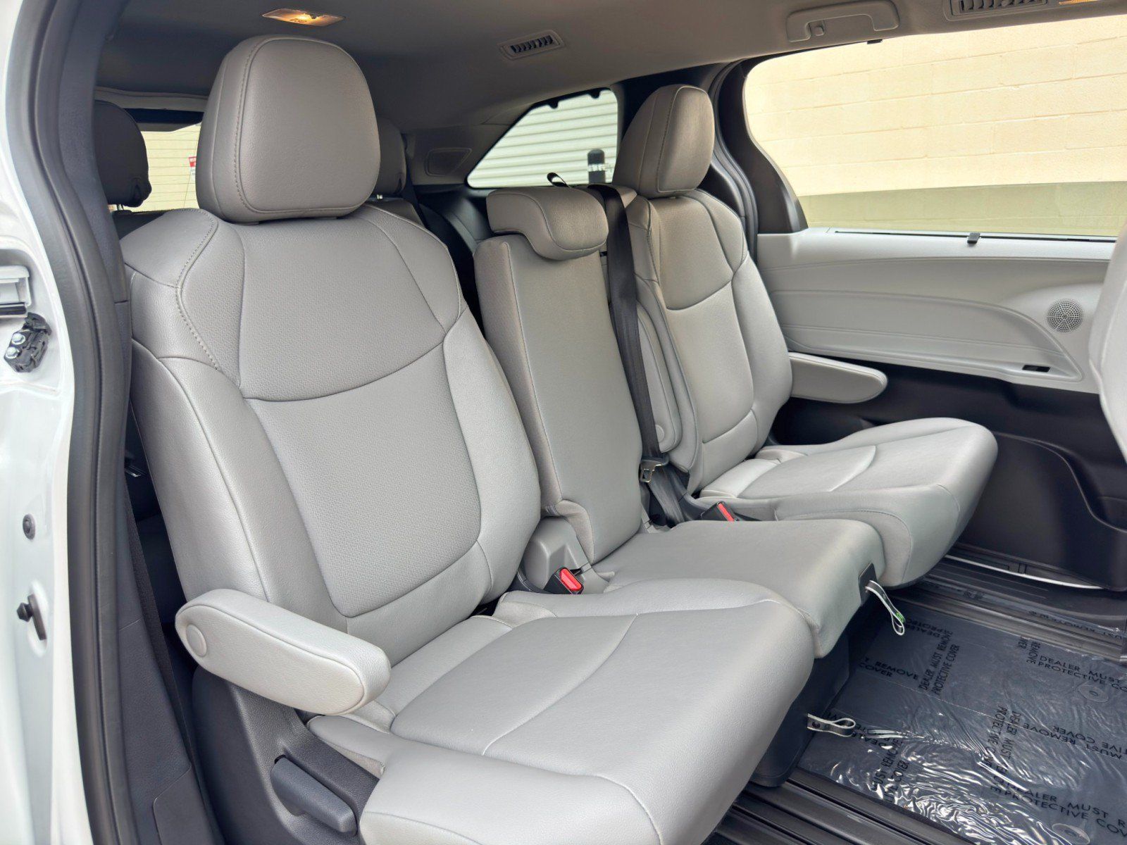 Used 2026 Toyota Sienna XLE FWD image 44