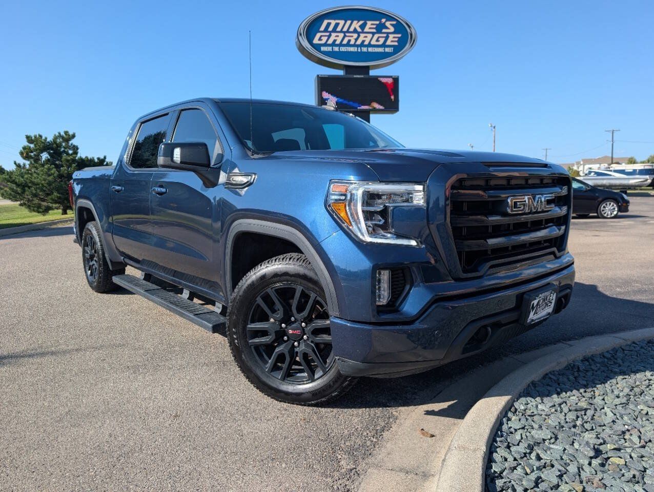 Used 2021 GMC Sierra 1500 Elevation AWD/4WD image 2
